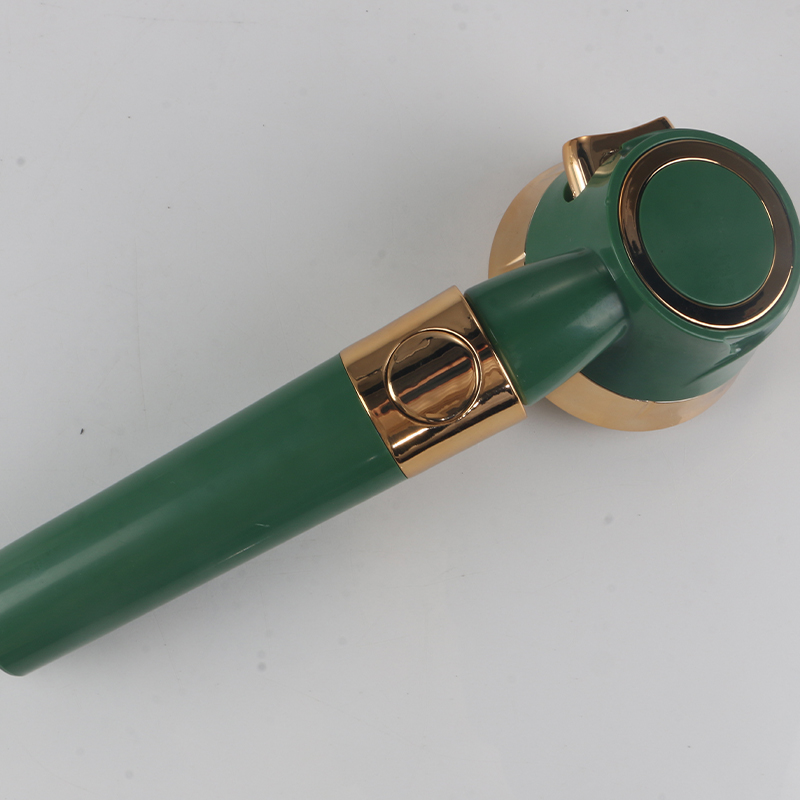 গাঢ় সবুজ ঝরনা প্রবাহ