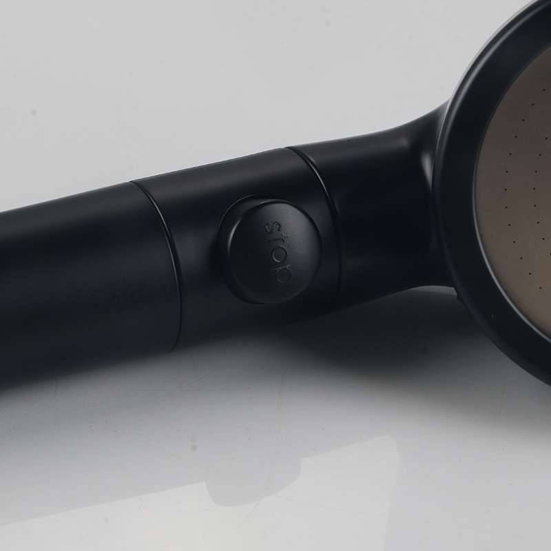 জাপানি কালো শাওয়ারহেড